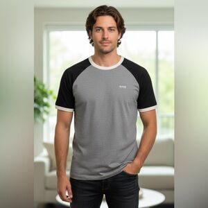 Hugo Boss T shirt Men’s Small ptp 20”